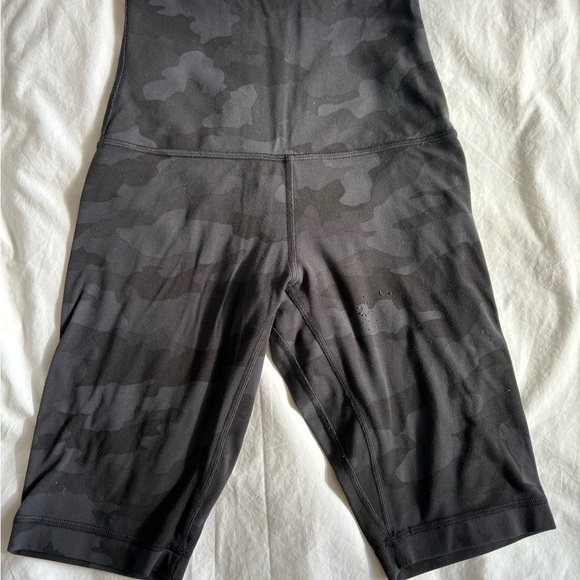 Lulu Lemon Align High Rise Shorts ‘10 Camo | Size 4/ Small - Picture 7 of 10